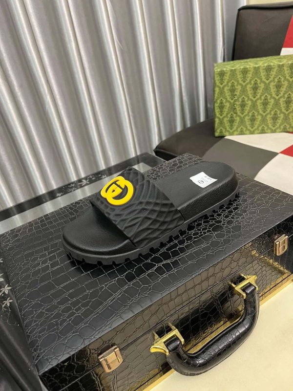 Gucci Black Men's Slides Sandal with Yellow Interlocking G