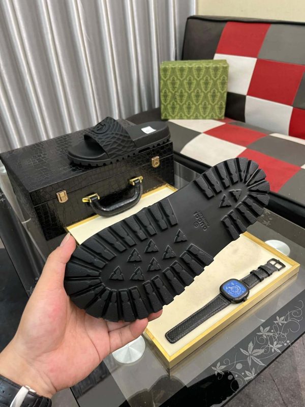 Gucci Black Men's Slides Sandal with Interlocking G