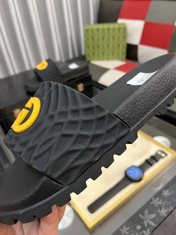 Gucci Black Men's Slides Sandal with Yellow Interlocking G
