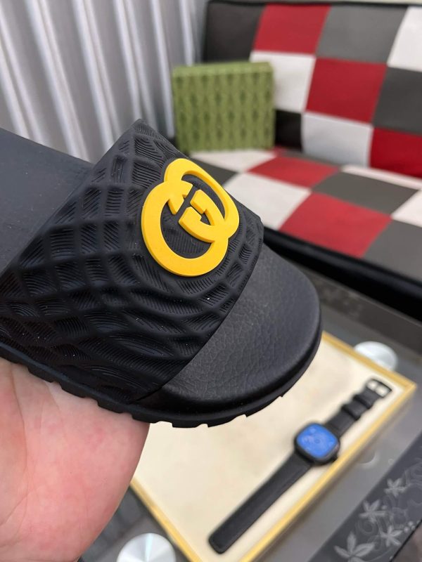 Gucci Black Men's Slides Sandal with Yellow Interlocking G