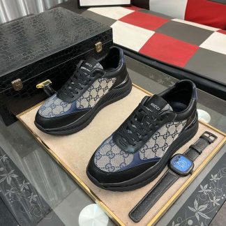 Gucci Runner Sneaker in Black Leather and Beige GG Supreme Canvas