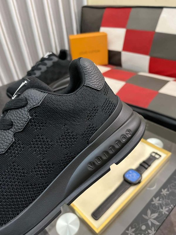 LVRunnerTaticSneaker._3 LV Classic Trainers in Black
