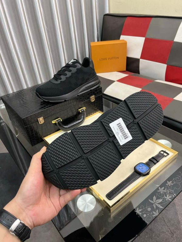 LVRunnerTaticSneaker._5 LV Classic Trainers in Black