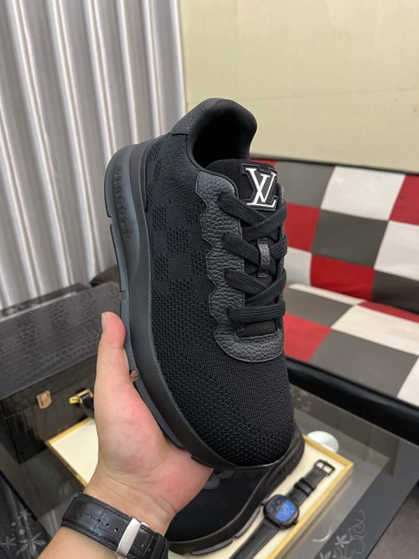 LVRunnerTaticSneaker._9 LV Classic Trainers in Black