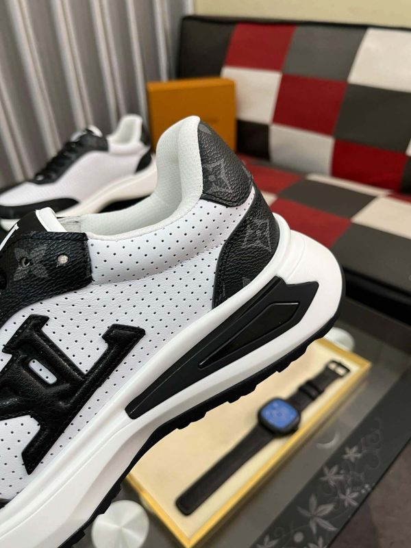 LouisVuittonMen_sSneakers_3_794be1db-0d20-4ebd-85e0-5ea31ab864c1 Louis Vuitton Men's Trainer in White