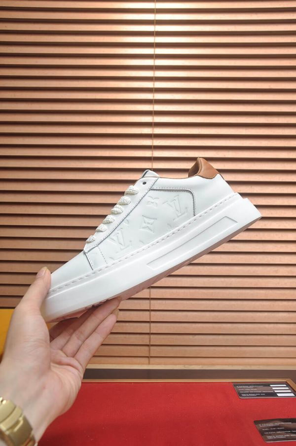 LouisVuittonslippers_6_1445e701-7482-461e-921f-1f3bc79e2743 LOUIS VUITTON White Beverly Hills Sneaker