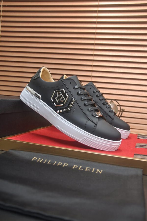 Philipp Plein Lo-Top Leather Arrow Force Sneakers in Black