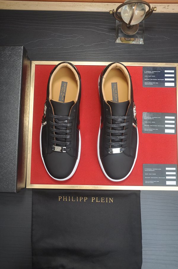 Philipp Plein Lo-Top Leather Arrow Force Sneakers in Black