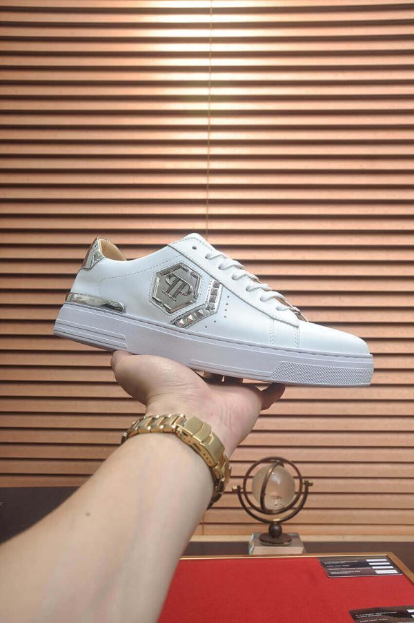 PHILIPPPLEINLo-TopLeatherArrowForceSneakers_4_15d9e046-4f22-4d7b-8303-eff3a6e7ea86 Philipp Plein Lo-Top Leather Arrow Force Sneakers in White