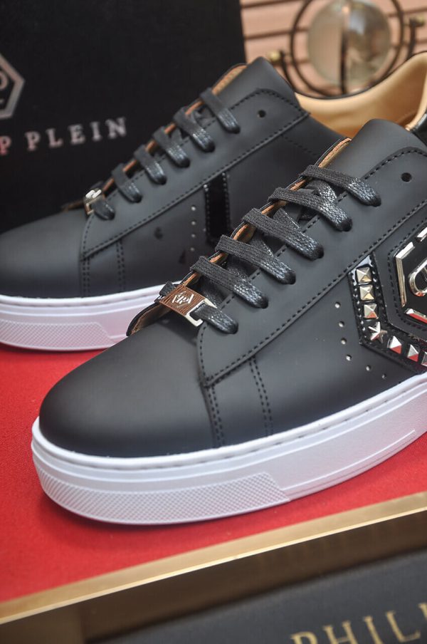 Philipp Plein Lo-Top Leather Arrow Force Sneakers in Black