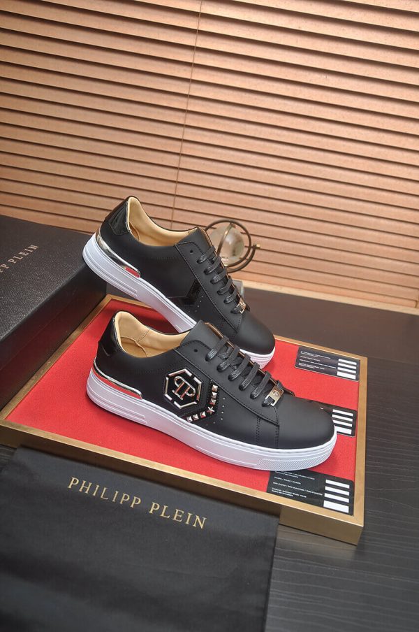 Philipp Plein Lo-Top Leather Arrow Force Sneakers in Black