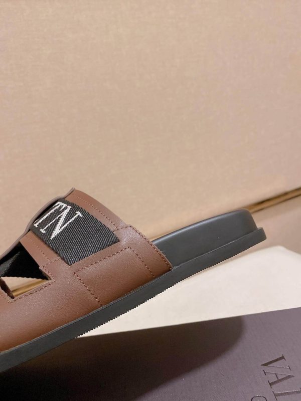 ValentinoGaravaniDelroyLeatherSlip-OnSandalinbrownleatherwithblackaccents._2 Valentino Garavani VLTN Leather Sandals in Brown