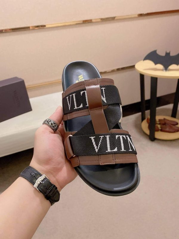 ValentinoGaravaniDelroyLeatherSlip-OnSandalinbrownleatherwithblackaccents._4 Valentino Garavani VLTN Leather Sandals in Brown