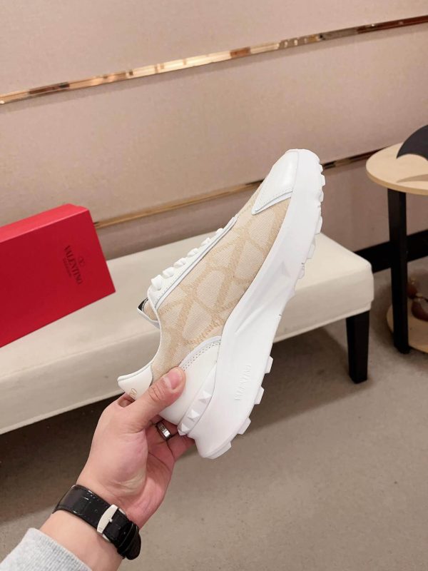 Valentino Garavani True Act Low-Top Trainer in White Nappa Leather And Beige Toile Iconographe Fabric