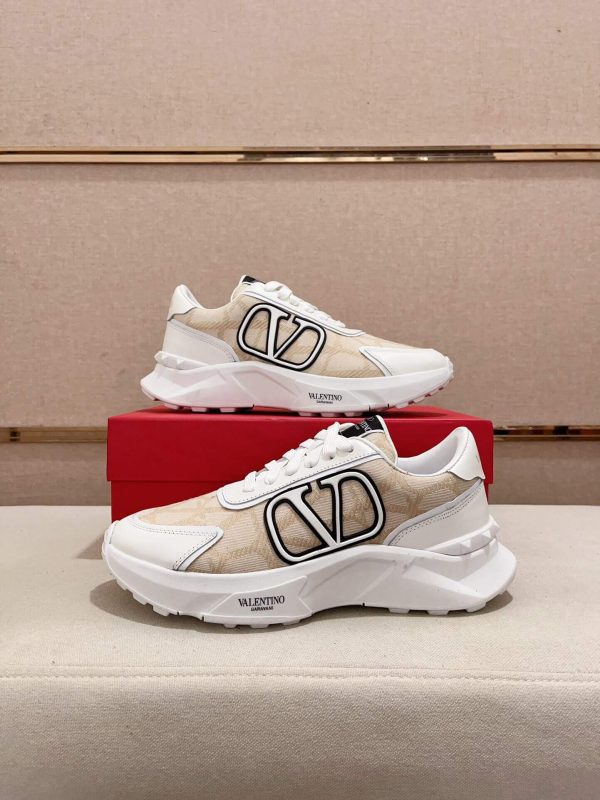 Valentino Garavani True Act Low-Top Trainer in White Nappa Leather And Beige Toile Iconographe Fabric