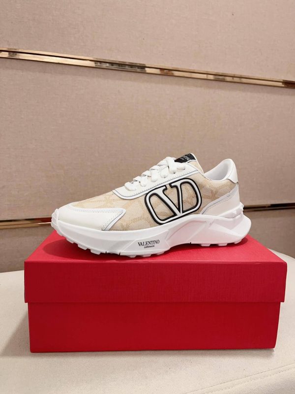 Valentino Garavani True Act Low-Top Trainer in White Nappa Leather And Beige Toile Iconographe Fabric