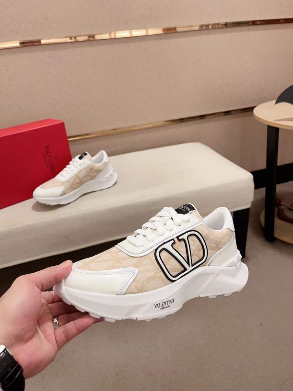 Valentino Garavani True Act Low-Top Trainer in White Nappa Leather And Beige Toile Iconographe Fabric