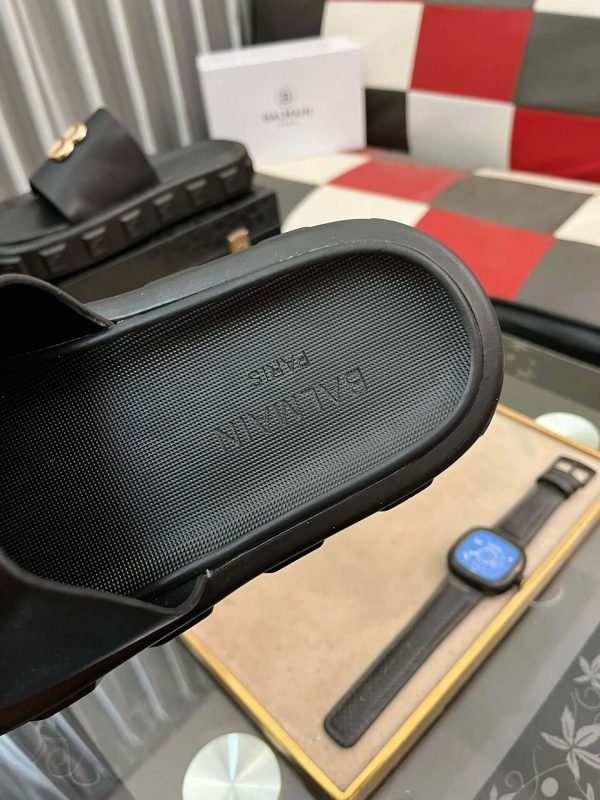 Balmain B Logo Slides