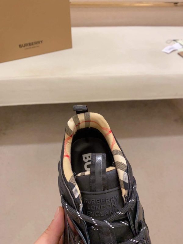 Burberry Arthur Sneaker in Black