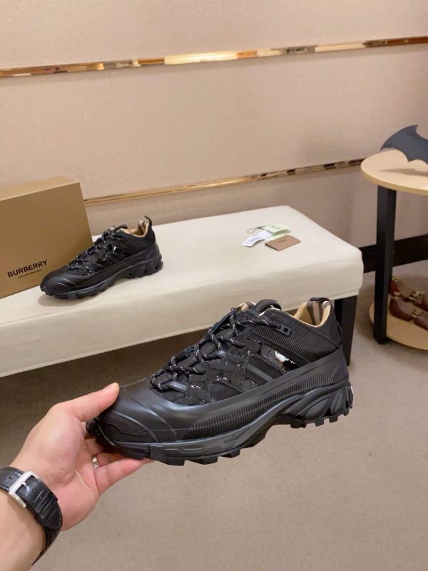 Burberry Arthur Sneaker in Black
