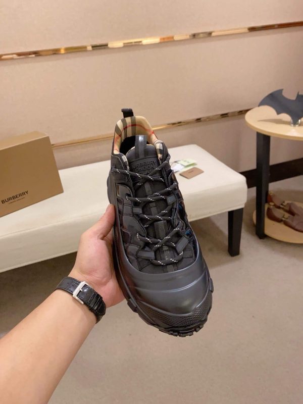 Burberry Arthur Sneaker in Black