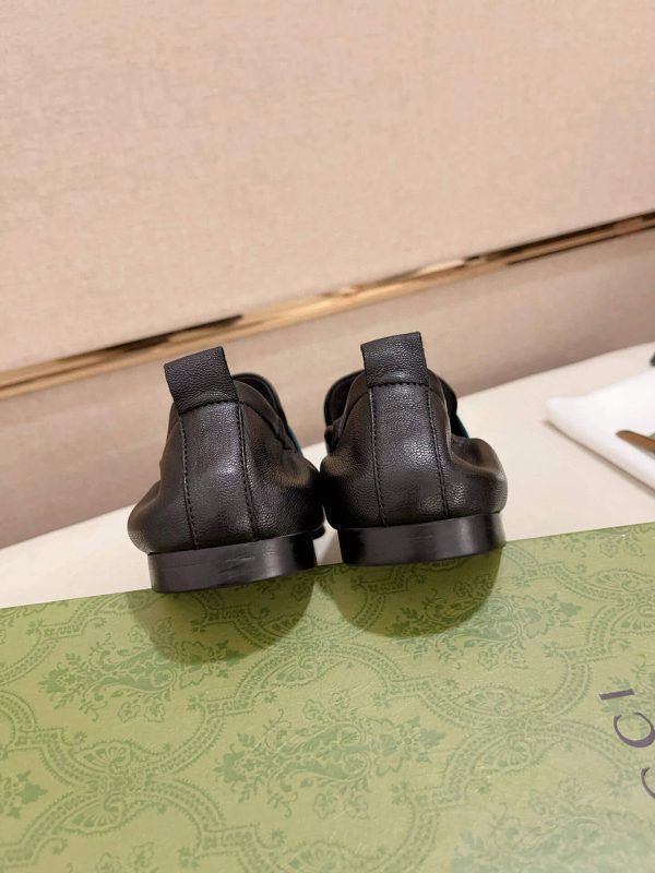 Gucci Men's Black Leather Loafer with Web