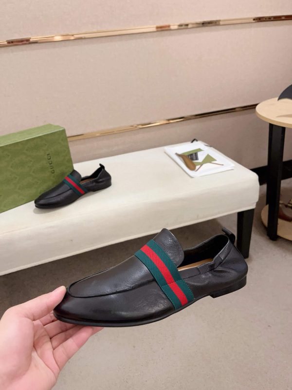 Gucci Men's Black Leather Loafer with Web