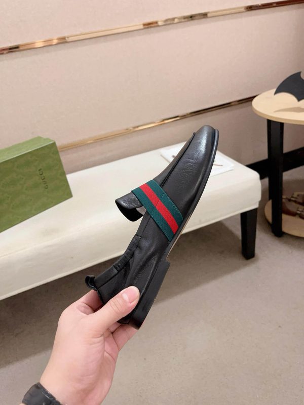 Gucci Men's Black Leather Loafer with Web