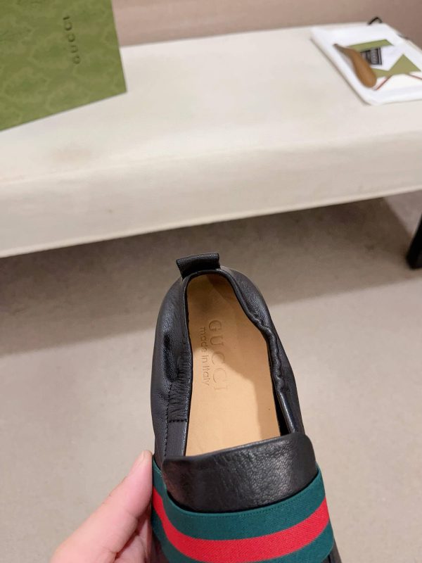 Gucci Men's Black Leather Loafer with Web