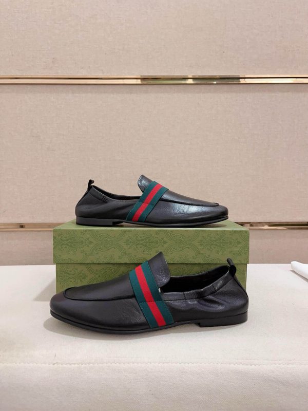Gucci Men's Black Leather Loafer with Web