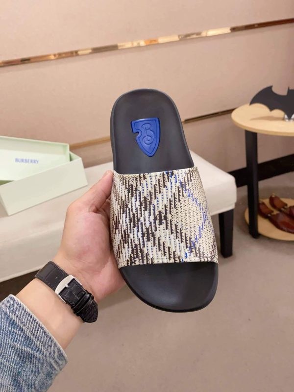 Burberry Beige Check Dive Slides