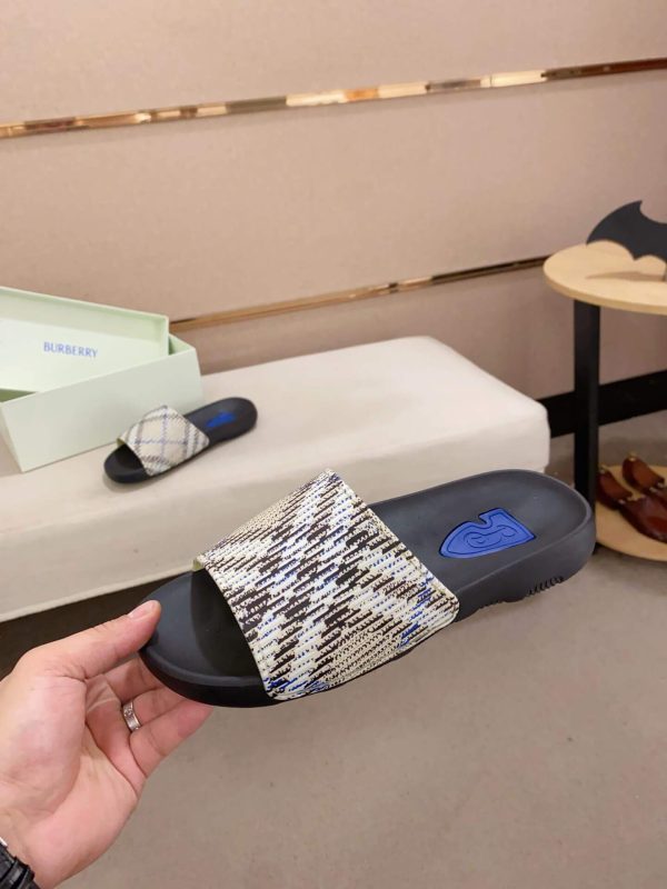 Burberry Beige Check Dive Slides