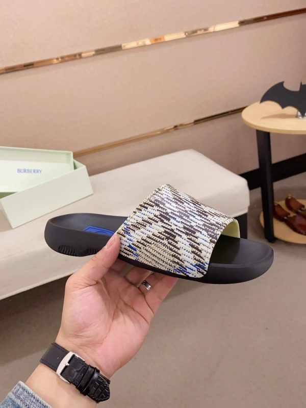 Burberry Beige Check Dive Slides