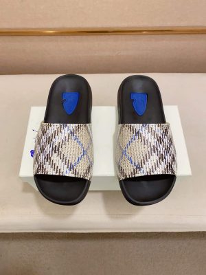 blueBurberryCheckSlidesandal_featuringtheiconicBurberrycheckpatternonthestrap._8 Burberry Beige Check Dive Slides