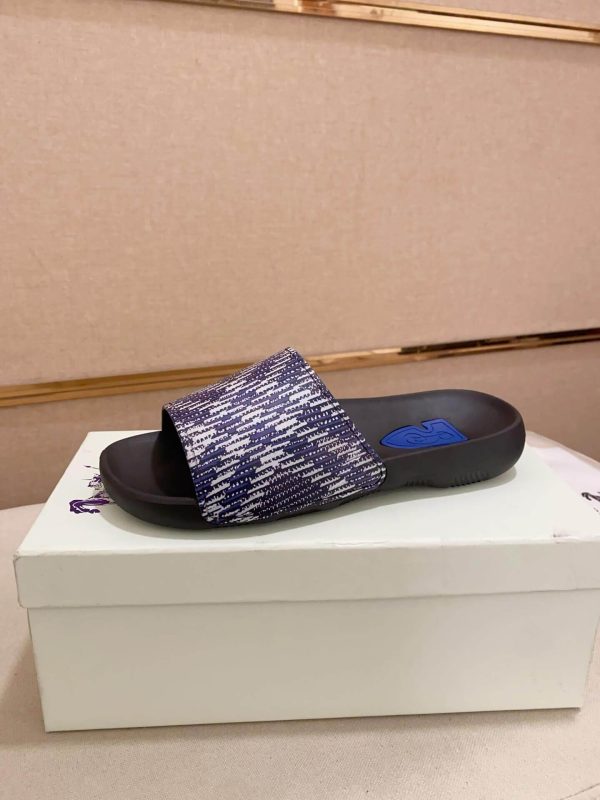 blueBurberryCheckSlidesandal_featuringtheiconicBurberrycheckpatternonthestrap_2_365099da-e5b0-4eb3-8a26-4419a406dfe1 Burberry Purple Check Dive Slides