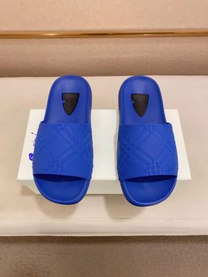 blueBurberryCheckSlidesandal_featuringtheiconicBurberrycheckpatternonthestrap_3 Burberry Embossed Check Dive Slides in Blue
