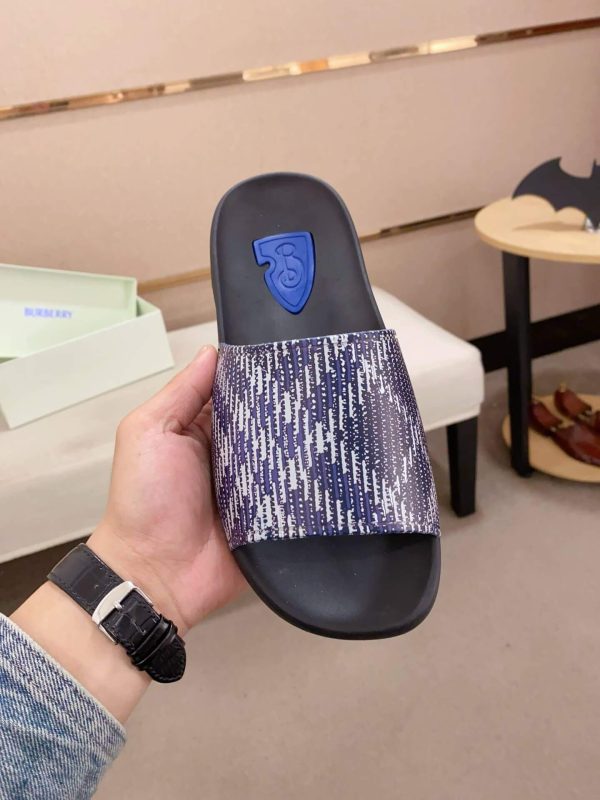 blueBurberryCheckSlidesandal_featuringtheiconicBurberrycheckpatternonthestrap_3_cef5db66-bb1b-4dcc-99ab-778aa5c325e1 Burberry Purple Check Dive Slides