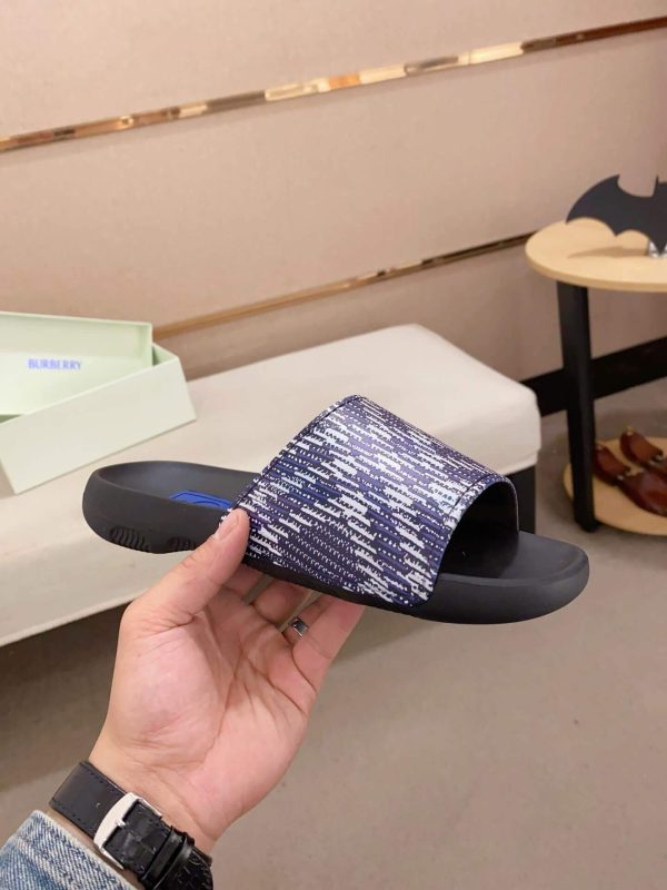 blueBurberryCheckSlidesandal_featuringtheiconicBurberrycheckpatternonthestrap_5_5bbdcffb-7625-45c5-aba4-8b86a589e4e6 Burberry Purple Check Dive Slides