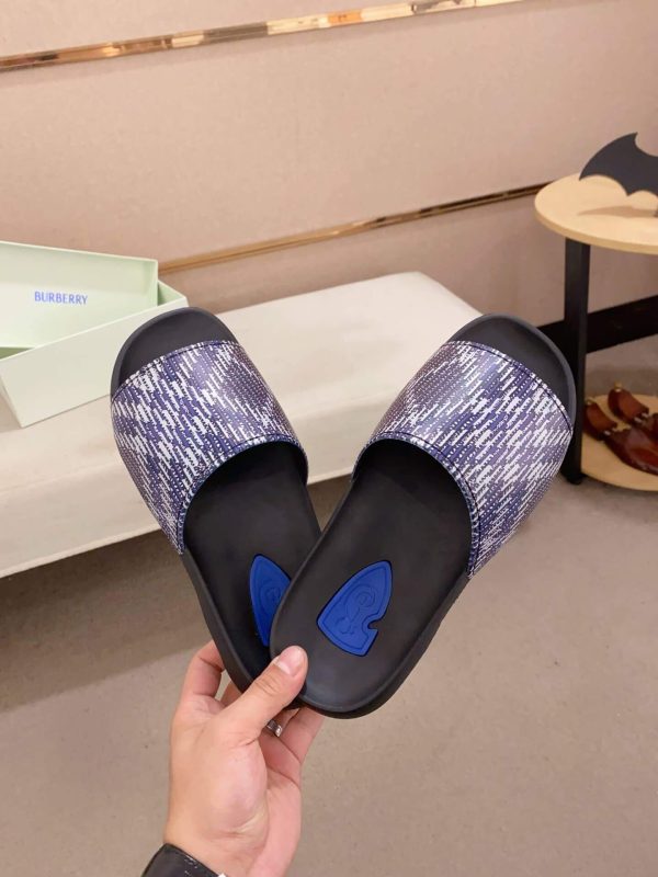 blueBurberryCheckSlidesandal_featuringtheiconicBurberrycheckpatternonthestrap_6_21e41240-41e4-49ab-8460-63e1770efac2 Burberry Purple Check Dive Slides