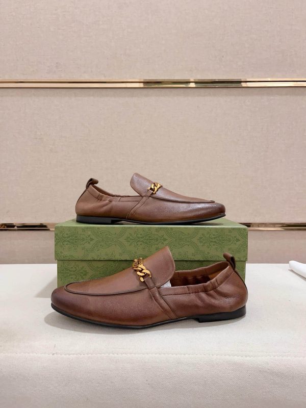 Gucci Men's Brown Leather Loafer with Interlocking G Chain