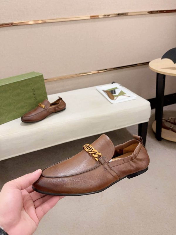 Gucci Men's Brown Leather Loafer with Interlocking G Chain