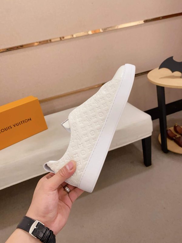 whiteLouisVuittonslip-onsneakerswiththebrand_smonogrampatternembossedontheupper._7 (1) LV Slip-On Sneakers in White Monogram Embossed Leather