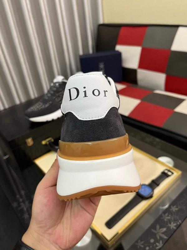 B23 League Low-Top Sneaker