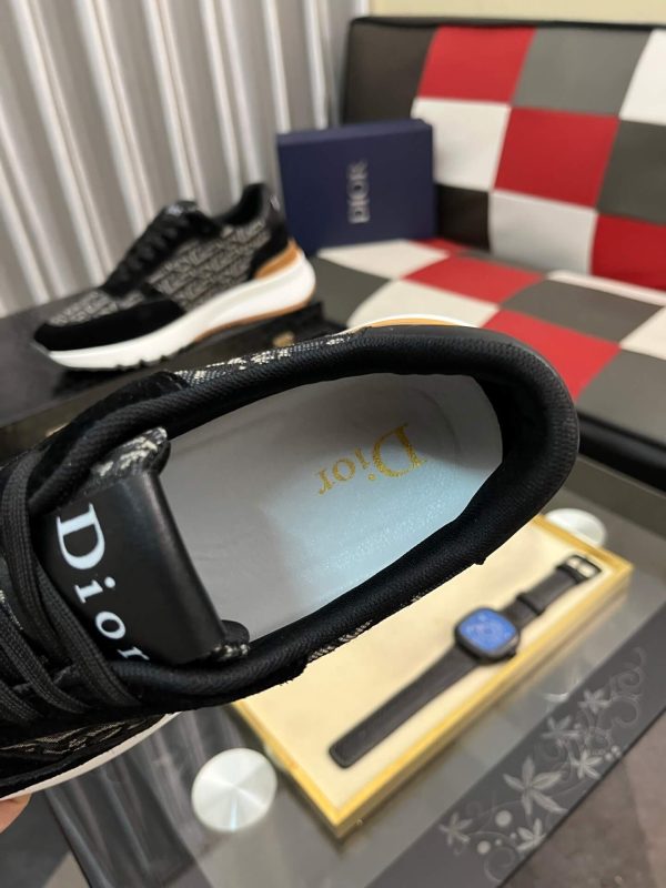 B23 League Low-Top Sneaker