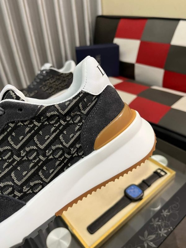 B23 League Low-Top Sneaker