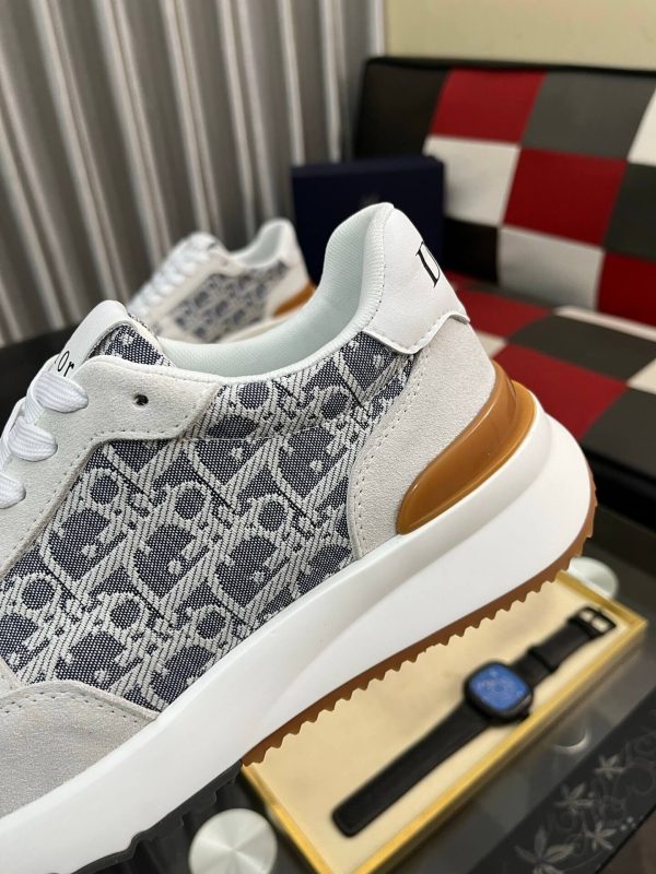 B23 League Low-Top Sneaker