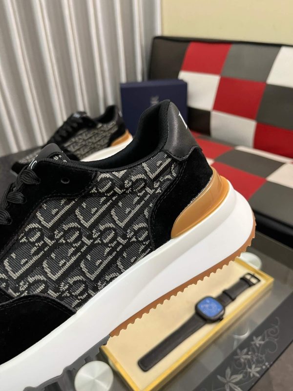 B23 League Low-Top Sneaker