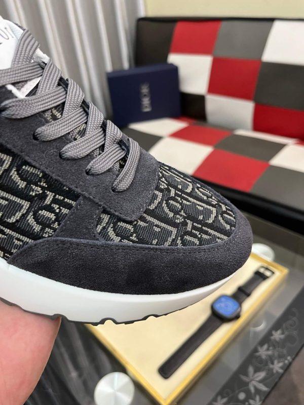 B23 League Low-Top Sneaker