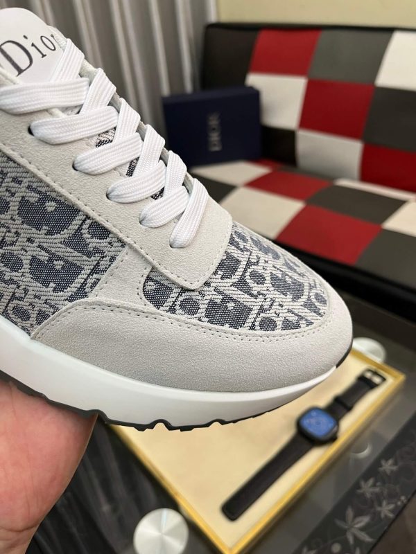 B23 League Low-Top Sneaker