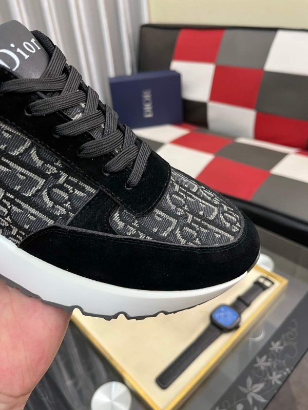 B23 League Low-Top Sneaker